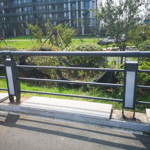 燈光護欄